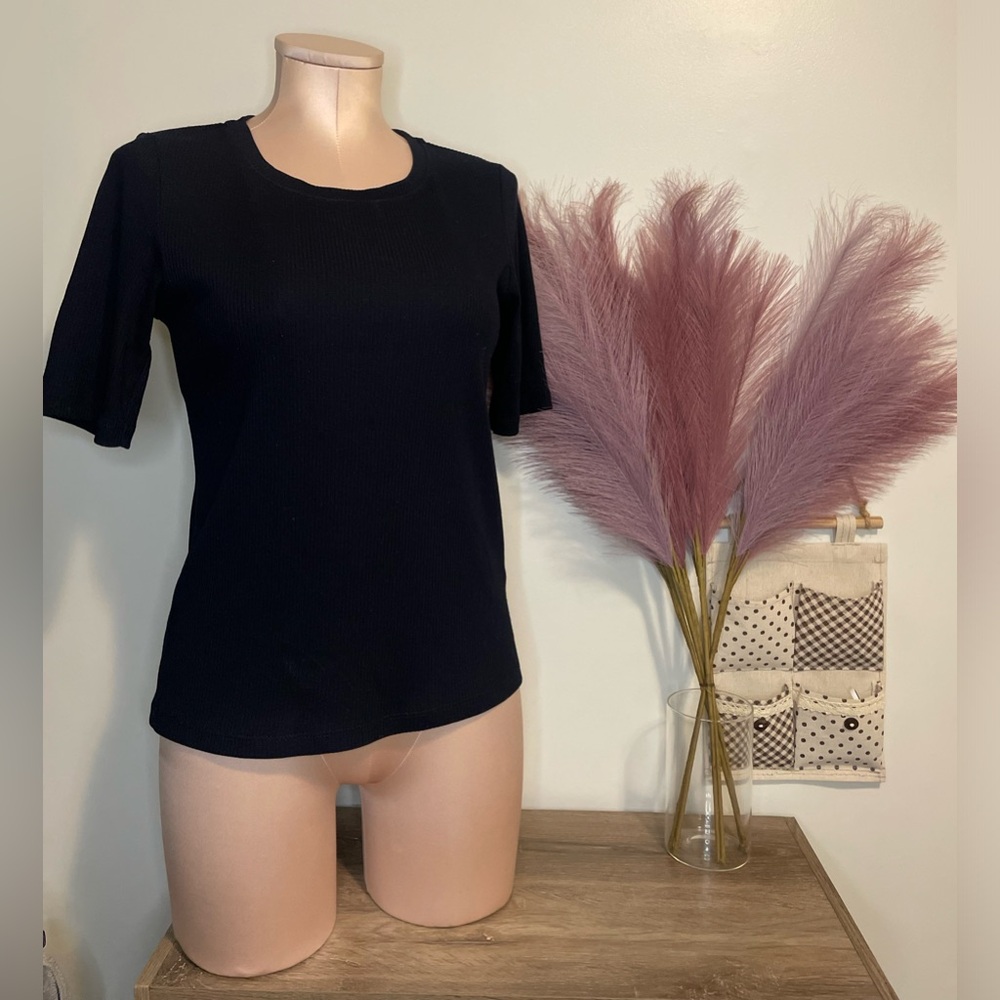 Uniqlo Women's Ribbed Black Crew Top with Half-Sleeve